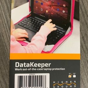 Data keeper with handle